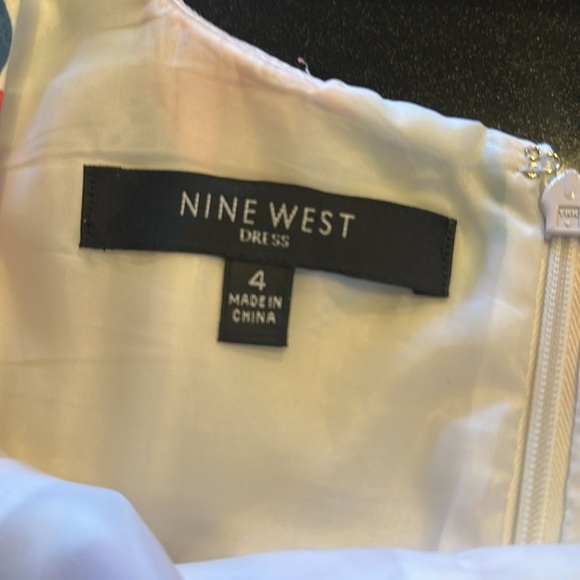 Flirty Floral Sleeveless White Gore Skirt Dress 60’s Inspired - Picture 7 of 10